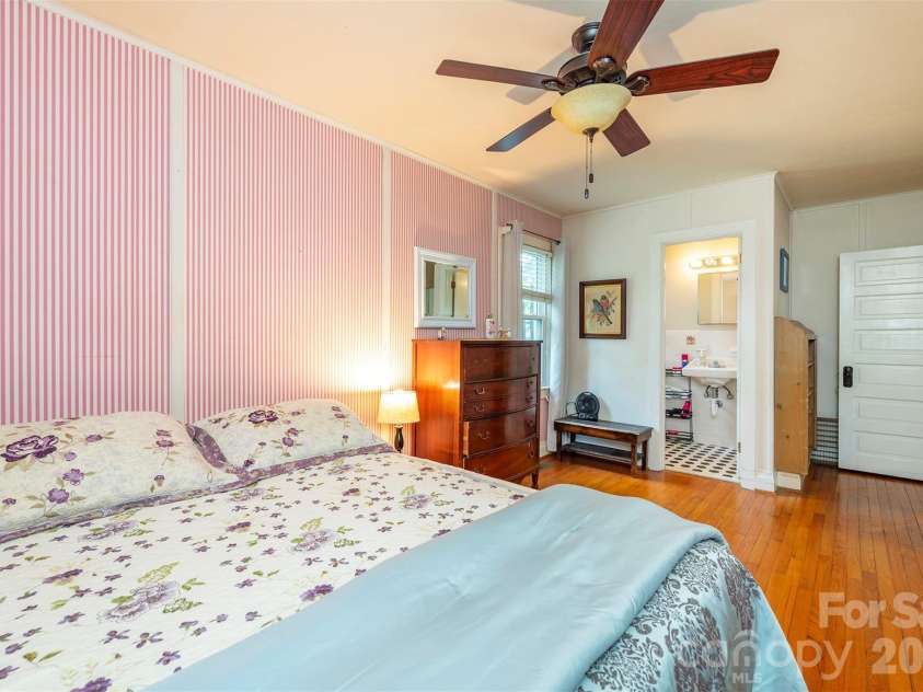 110 Enthoffer Street, Black Mountain, NC 28711.  MLS# CAR4378969, YatesRealty ID 25725. 
