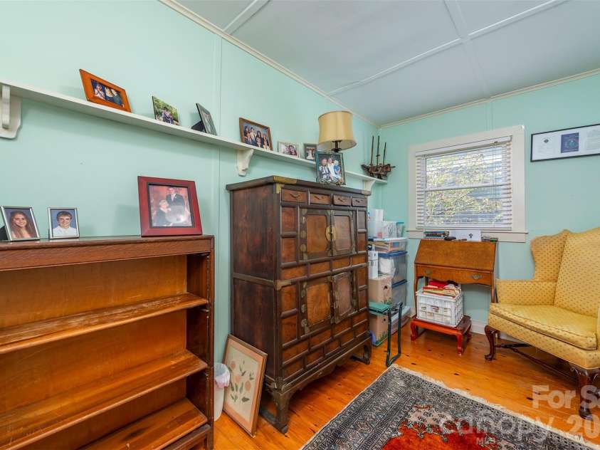 110 Enthoffer Street, Black Mountain, NC 28711.  MLS# CAR4378969, YatesRealty ID 25725. 
