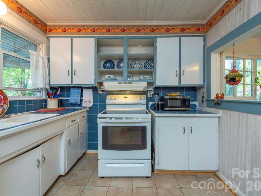 110 Enthoffer Street, Black Mountain, NC 28711.  MLS# CAR4378969, YatesRealty ID 25725. 