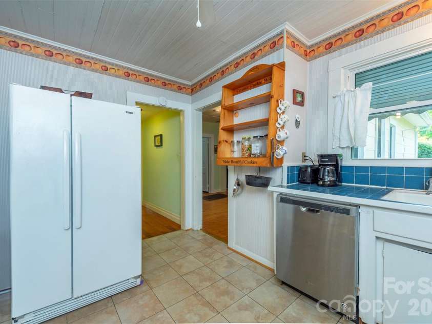 110 Enthoffer Street, Black Mountain, NC 28711.  MLS# CAR4378969, YatesRealty ID 25725. 