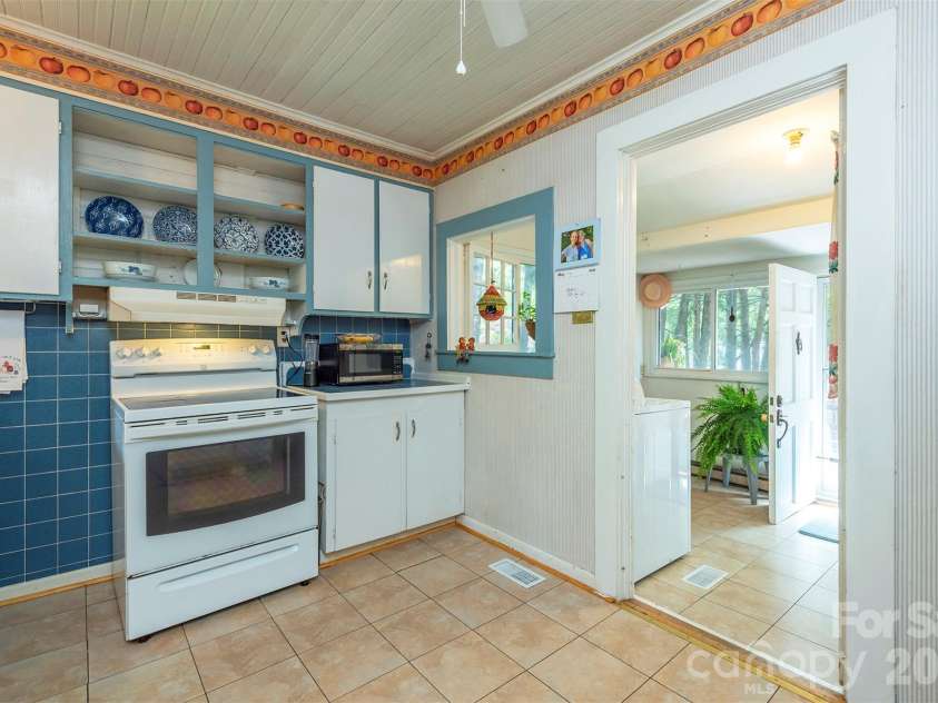 110 Enthoffer Street, Black Mountain, NC 28711.  MLS# CAR4378969, YatesRealty ID 25725. 