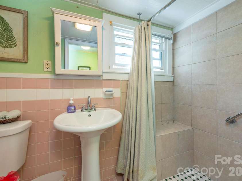 110 Enthoffer Street, Black Mountain, NC 28711.  MLS# CAR4378969, YatesRealty ID 25725. 