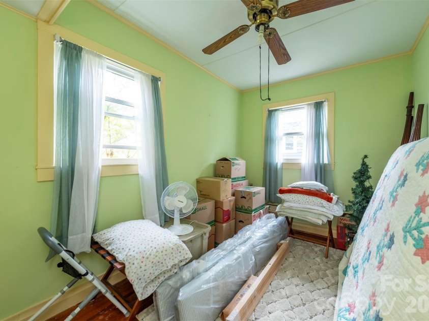 110 Enthoffer Street, Black Mountain, NC 28711.  MLS# CAR4378969, YatesRealty ID 25725. 
