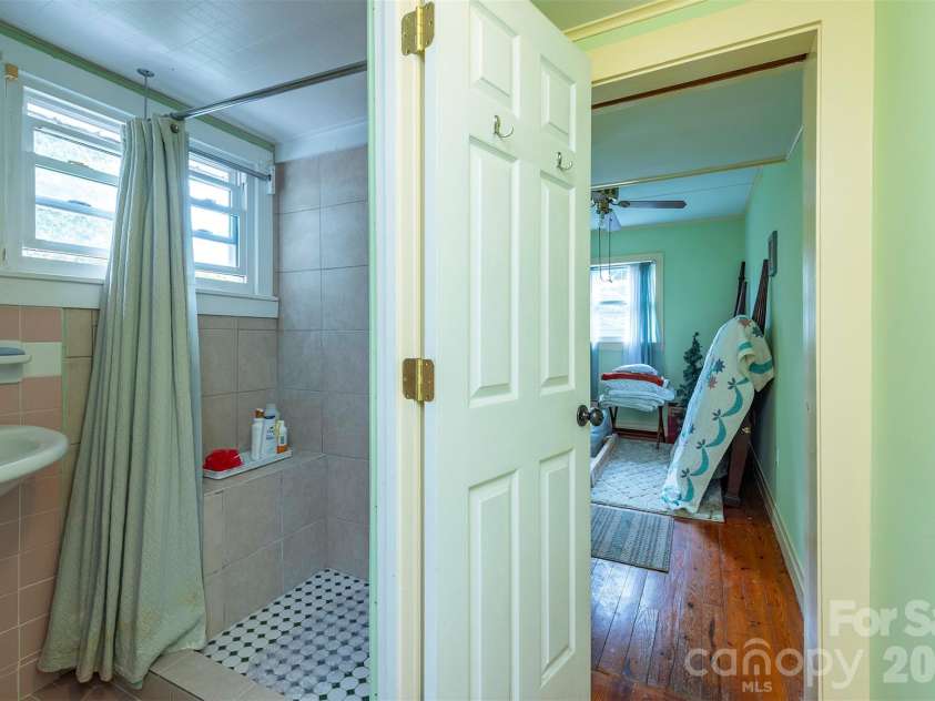 110 Enthoffer Street, Black Mountain, NC 28711.  MLS# CAR4378969, YatesRealty ID 25725. 