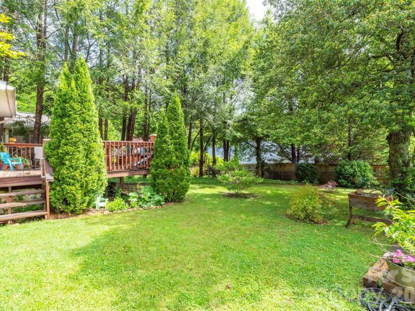 110 Enthoffer Street, Black Mountain, NC 28711.  MLS# CAR4378969, YatesRealty ID 25725. 