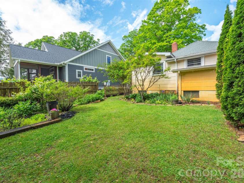 110 Enthoffer Street, Black Mountain, NC 28711.  MLS# CAR4378969, YatesRealty ID 25725. 