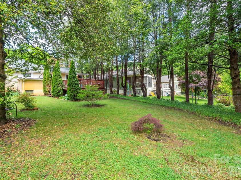 110 Enthoffer Street, Black Mountain, NC 28711.  MLS# CAR4378969, YatesRealty ID 25725. 