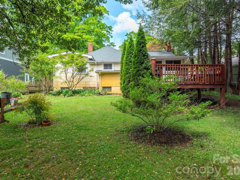 110 Enthoffer Street, Black Mountain, NC 28711.  MLS# CAR4378969, YatesRealty ID 25725. 