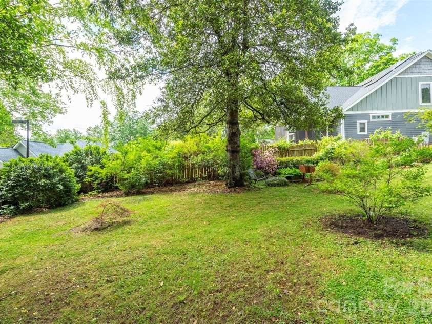 110 Enthoffer Street, Black Mountain, NC 28711.  MLS# CAR4378969, YatesRealty ID 25725. 