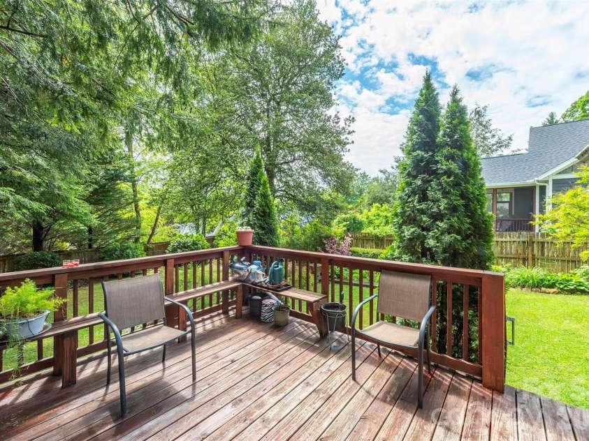 110 Enthoffer Street, Black Mountain, NC 28711.  MLS# CAR4378969, YatesRealty ID 25725. 