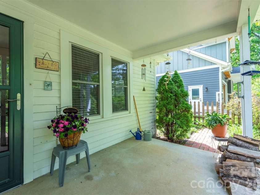 110 Enthoffer Street, Black Mountain, NC 28711.  MLS# CAR4378969, YatesRealty ID 25725. 