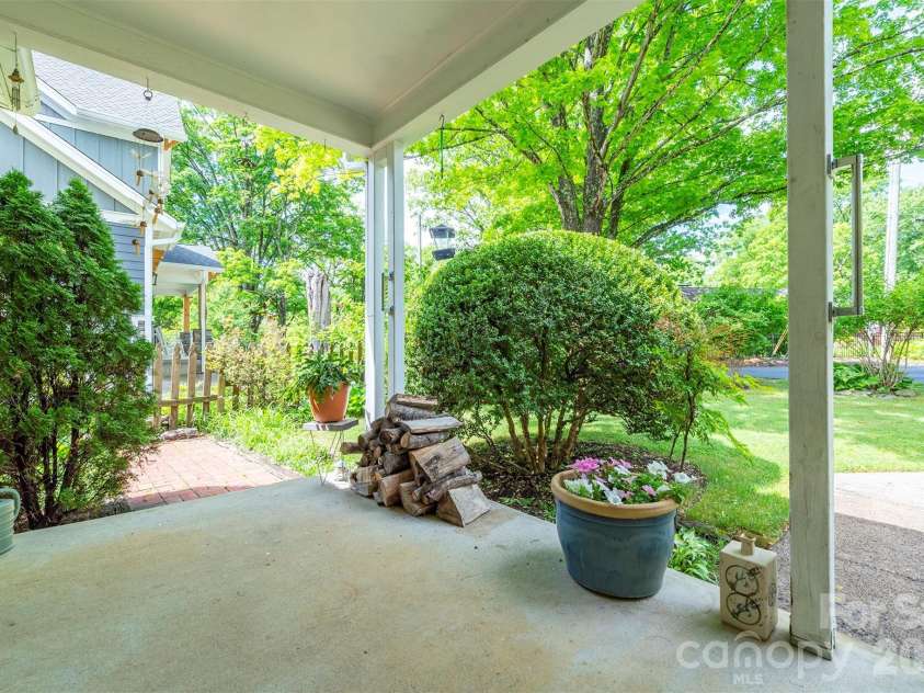 110 Enthoffer Street, Black Mountain, NC 28711.  MLS# CAR4378969, YatesRealty ID 25725. 