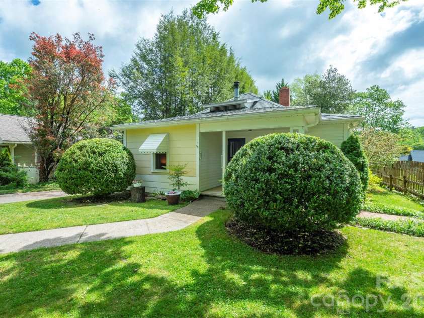 110 Enthoffer Street, Black Mountain, NC 28711.  MLS# CAR4378969, YatesRealty ID 25725. 