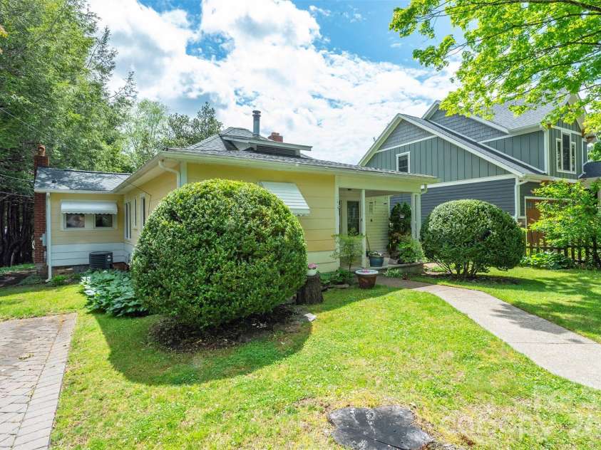 110 Enthoffer Street, Black Mountain, NC 28711.  MLS# CAR4378969, YatesRealty ID 25725. 
