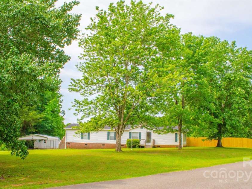 745 Rock Castle Drive, York, SC 29745.  MLS# CAR4257710, YatesRealty ID 25725. 