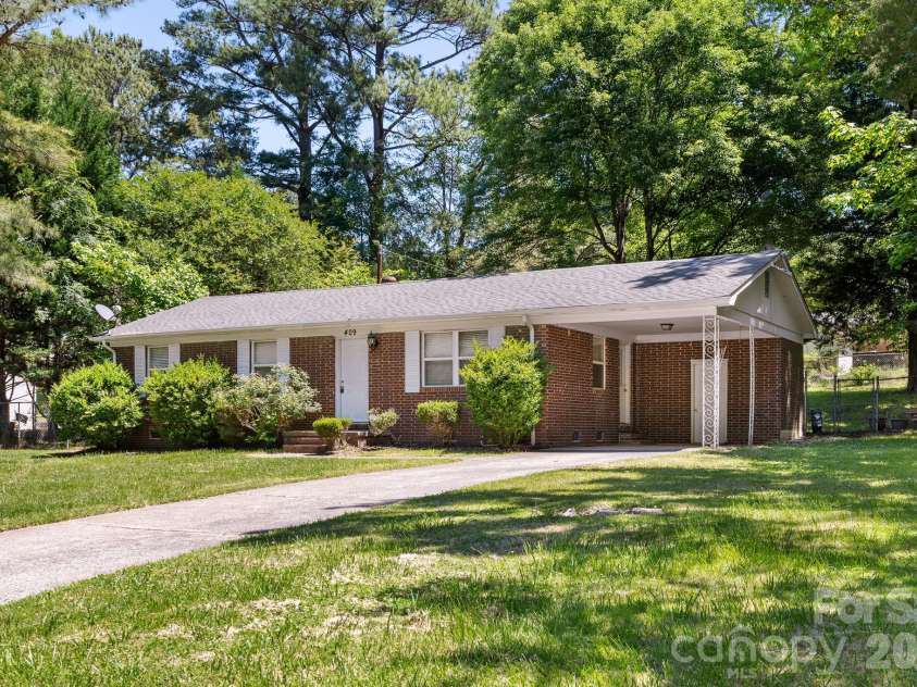 409 Anne Avenue, Waxhaw, NC 28173.  MLS# CAR4381246, YatesRealty ID 25726. 