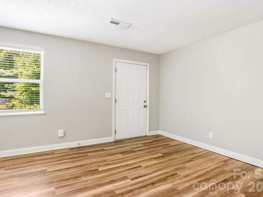 409 Anne Avenue, Waxhaw, NC 28173.  MLS# CAR4381246, YatesRealty ID 25726. 