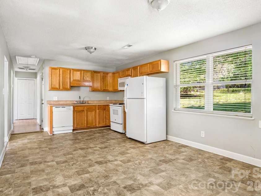 409 Anne Avenue, Waxhaw, NC 28173.  MLS# CAR4381246, YatesRealty ID 25726. 