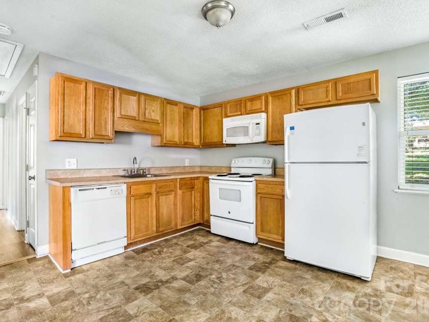 409 Anne Avenue, Waxhaw, NC 28173.  MLS# CAR4381246, YatesRealty ID 25726. 