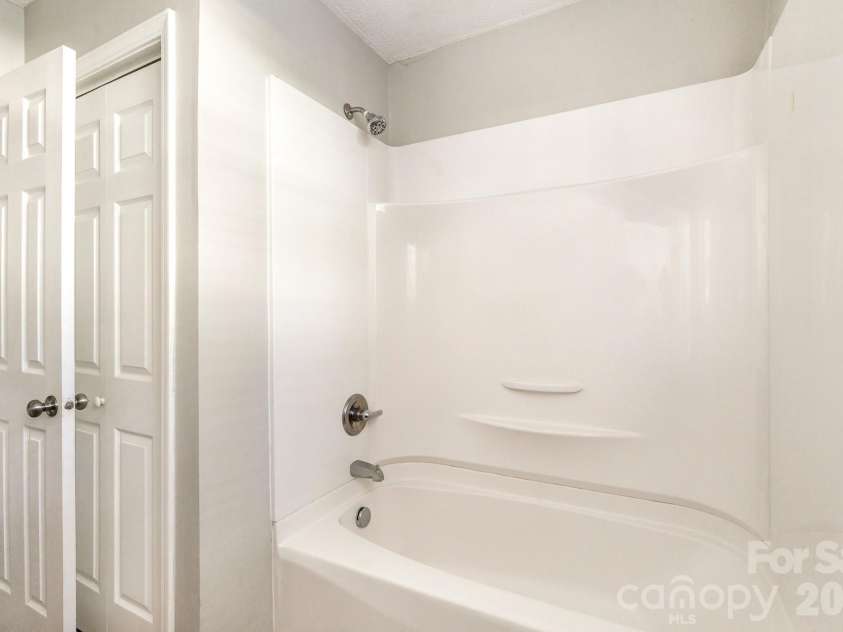 409 Anne Avenue, Waxhaw, NC 28173.  MLS# CAR4381246, YatesRealty ID 25726. 