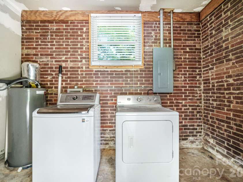 409 Anne Avenue, Waxhaw, NC 28173.  MLS# CAR4381246, YatesRealty ID 25726. 