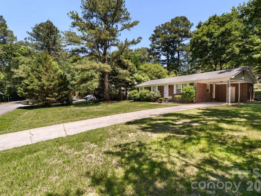 409 Anne Avenue, Waxhaw, NC 28173.  MLS# CAR4381246, YatesRealty ID 25726. 
