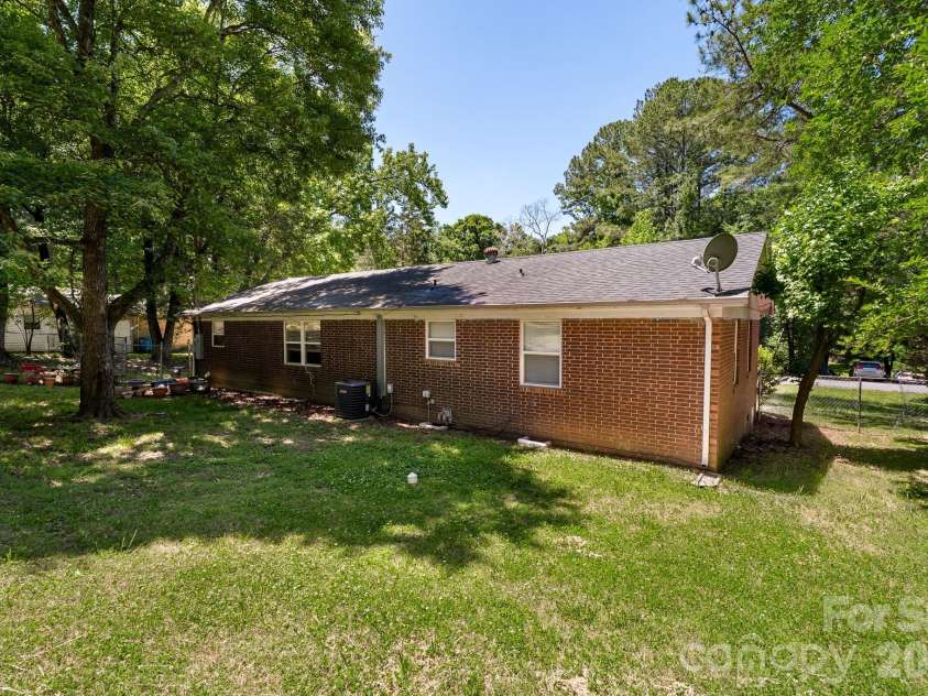 409 Anne Avenue, Waxhaw, NC 28173.  MLS# CAR4381246, YatesRealty ID 25726. 