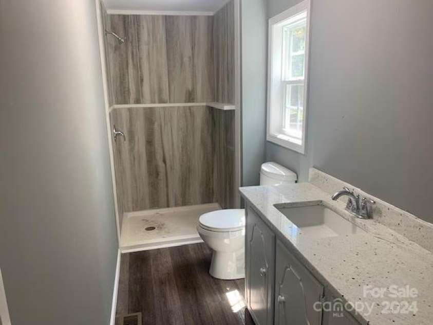 7067 Citation Street, York, SC 29745.  MLS# CAR4141311, YatesRealty ID 25726. Bathroom