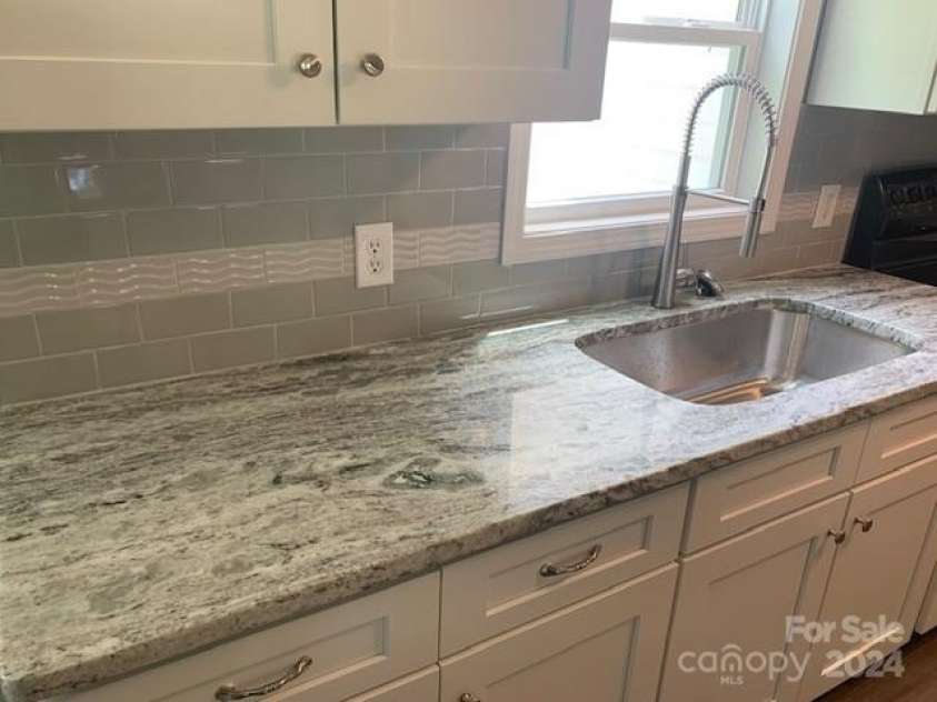 7067 Citation Street, York, SC 29745.  MLS# CAR4141311, YatesRealty ID 25726. New granite countertops