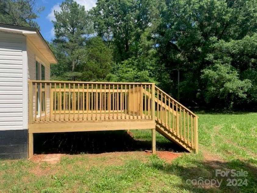 7067 Citation Street, York, SC 29745.  MLS# CAR4141311, YatesRealty ID 25726. New rear deck
