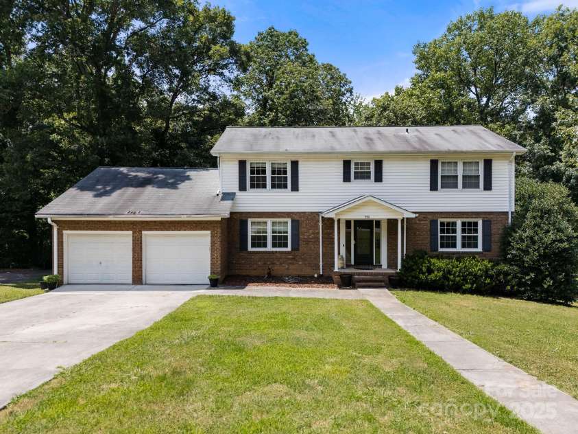 586 Crestside Drive, Concord, NC 28025.  MLS# CAR4279463, YatesRealty ID 25727. 