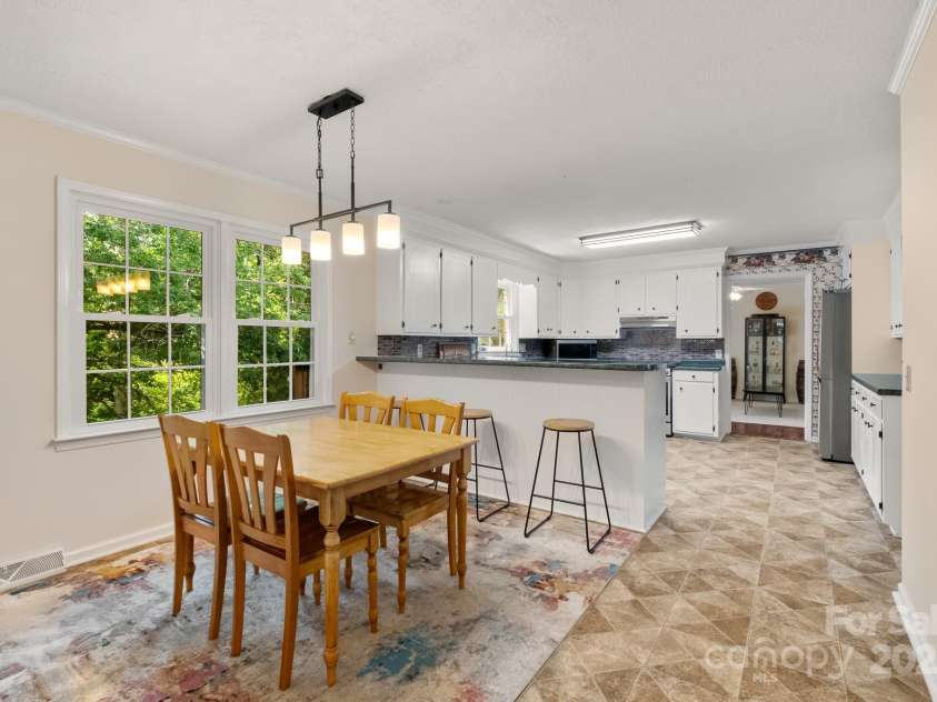 586 Crestside Drive, Concord, NC 28025.  MLS# CAR4279463, YatesRealty ID 25727. 
