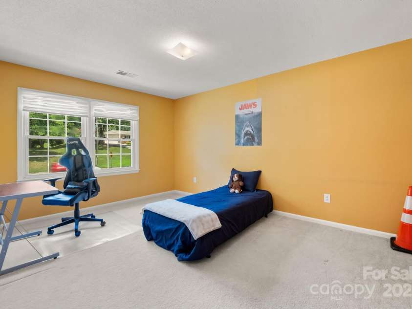 586 Crestside Drive, Concord, NC 28025.  MLS# CAR4279463, YatesRealty ID 25727. 