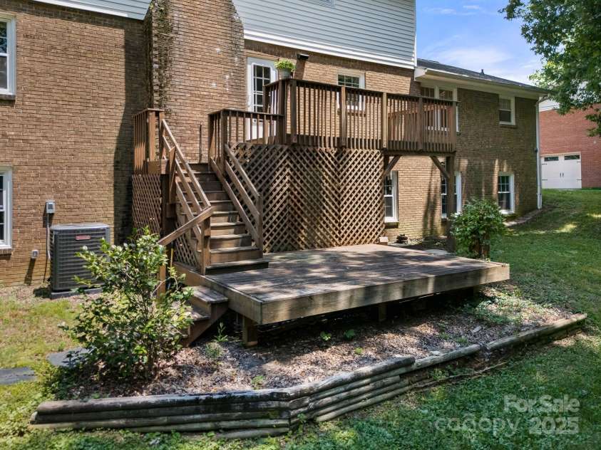 586 Crestside Drive, Concord, NC 28025.  MLS# CAR4279463, YatesRealty ID 25727. 