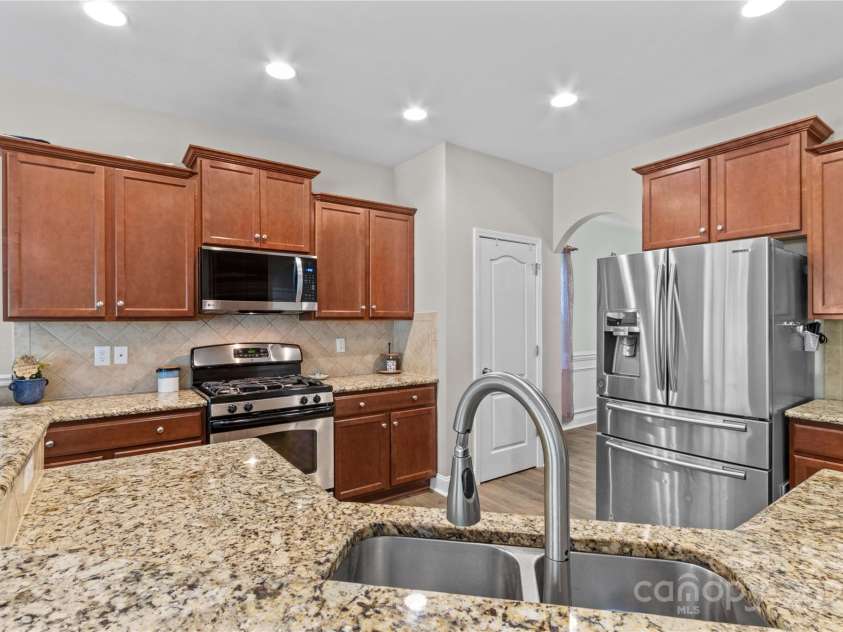 130 Warfield Drive, Mooresville, NC 28115.  MLS# CAR4278096, YatesRealty ID 25728. Kitchen with Granite countertopsLots of