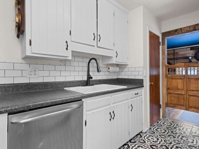 326 Tanner Street, Rutherfordton, NC 28139.  MLS# CAR4369589, YatesRealty ID 25728. 