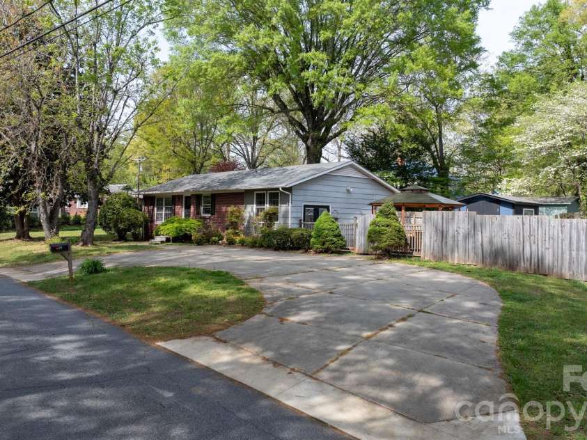 326 Tanner Street, Rutherfordton, NC 28139.  MLS# CAR4369589, YatesRealty ID 25728. 