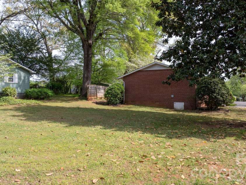 326 Tanner Street, Rutherfordton, NC 28139.  MLS# CAR4369589, YatesRealty ID 25728. 