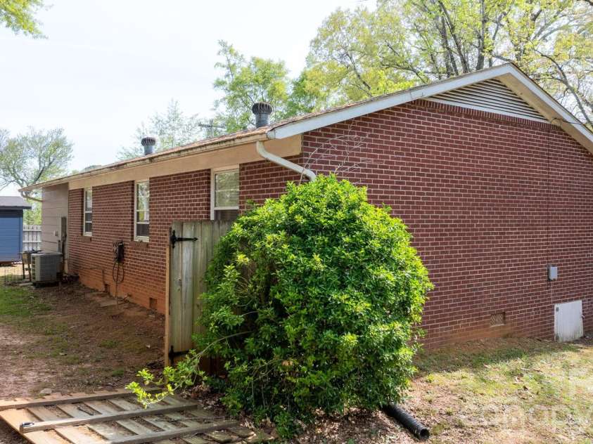 326 Tanner Street, Rutherfordton, NC 28139.  MLS# CAR4369589, YatesRealty ID 25728. 