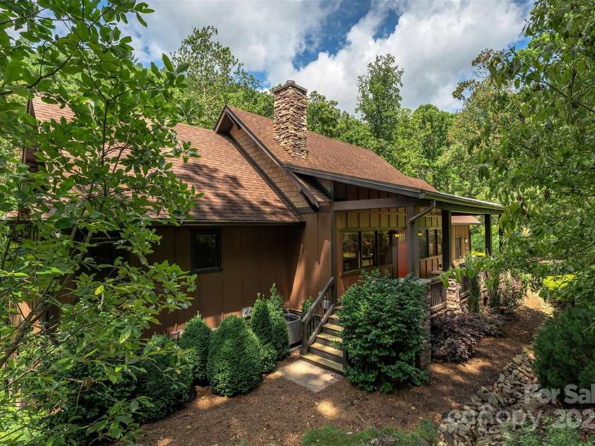 81 Robinhood Road, Asheville, NC 28804.  MLS# CAR4276485, YatesRealty ID 25729. 