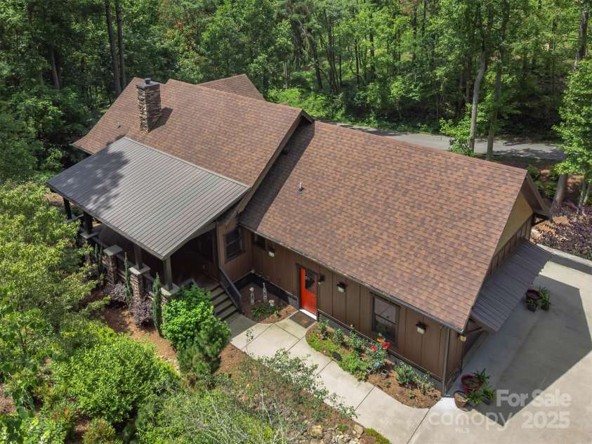 81 Robinhood Road, Asheville, NC 28804.  MLS# CAR4276485, YatesRealty ID 25729. 