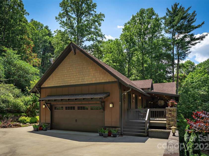 81 Robinhood Road, Asheville, NC 28804.  MLS# CAR4276485, YatesRealty ID 25729. 