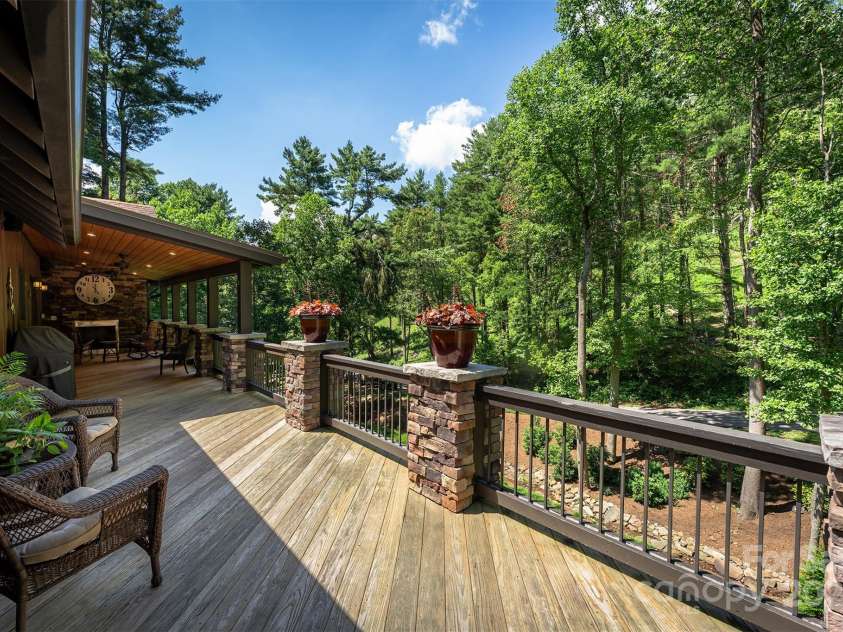 81 Robinhood Road, Asheville, NC 28804.  MLS# CAR4276485, YatesRealty ID 25729. 