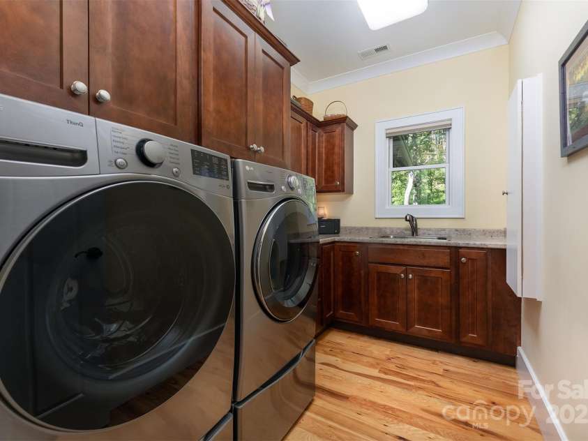 81 Robinhood Road, Asheville, NC 28804.  MLS# CAR4276485, YatesRealty ID 25729. 