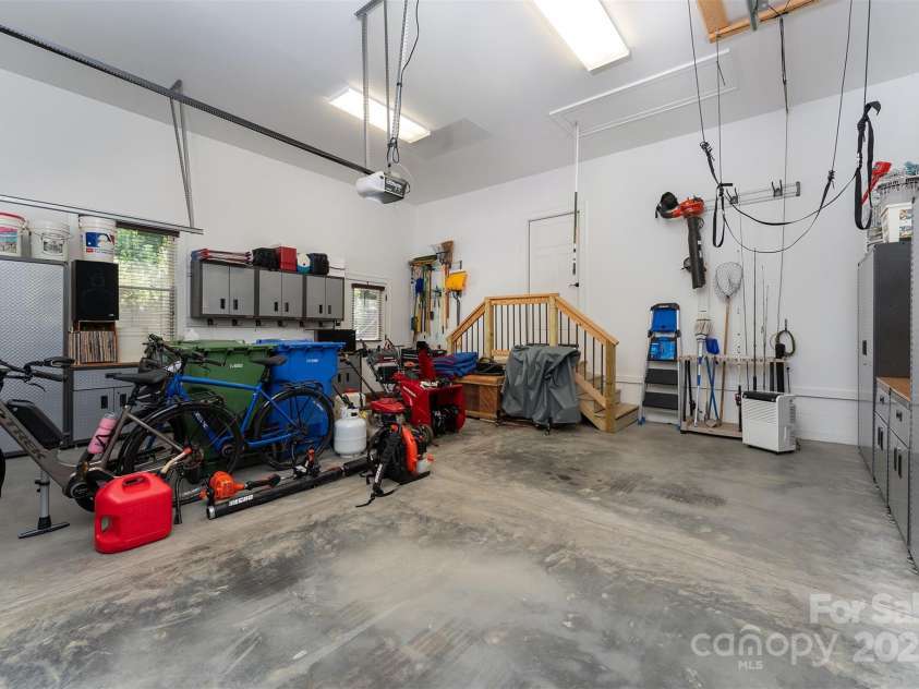 81 Robinhood Road, Asheville, NC 28804.  MLS# CAR4276485, YatesRealty ID 25729. 