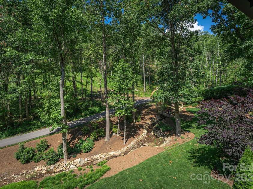 81 Robinhood Road, Asheville, NC 28804.  MLS# CAR4276485, YatesRealty ID 25729. 