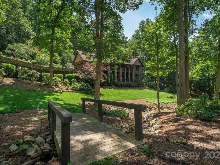 81 Robinhood Road, Asheville, NC 28804.  MLS# CAR4276485, YatesRealty ID 25729. 