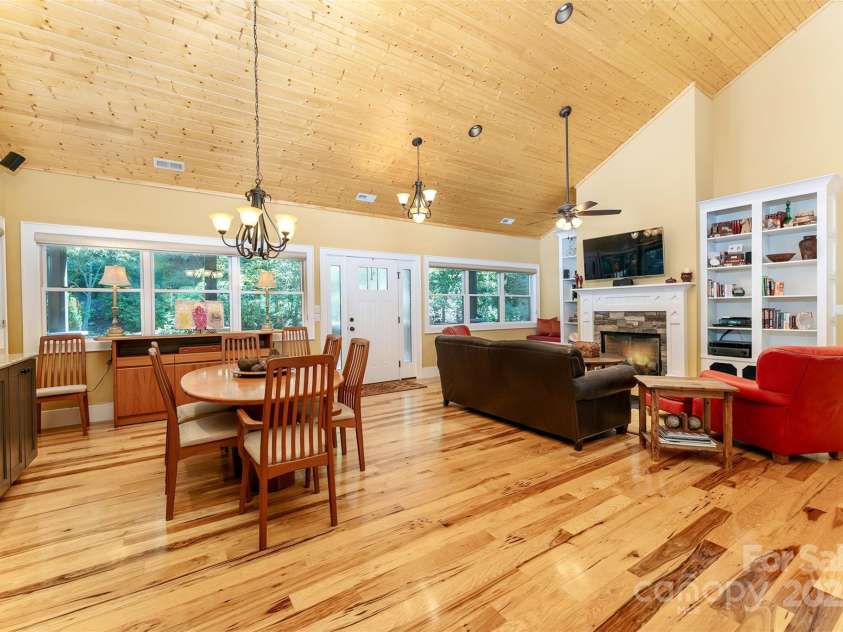 81 Robinhood Road, Asheville, NC 28804.  MLS# CAR4276485, YatesRealty ID 25729. 