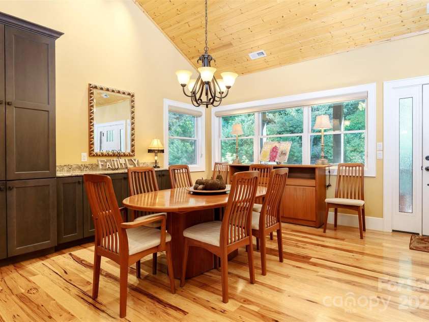 81 Robinhood Road, Asheville, NC 28804.  MLS# CAR4276485, YatesRealty ID 25729. 