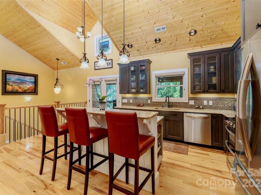 81 Robinhood Road, Asheville, NC 28804.  MLS# CAR4276485, YatesRealty ID 25729. 